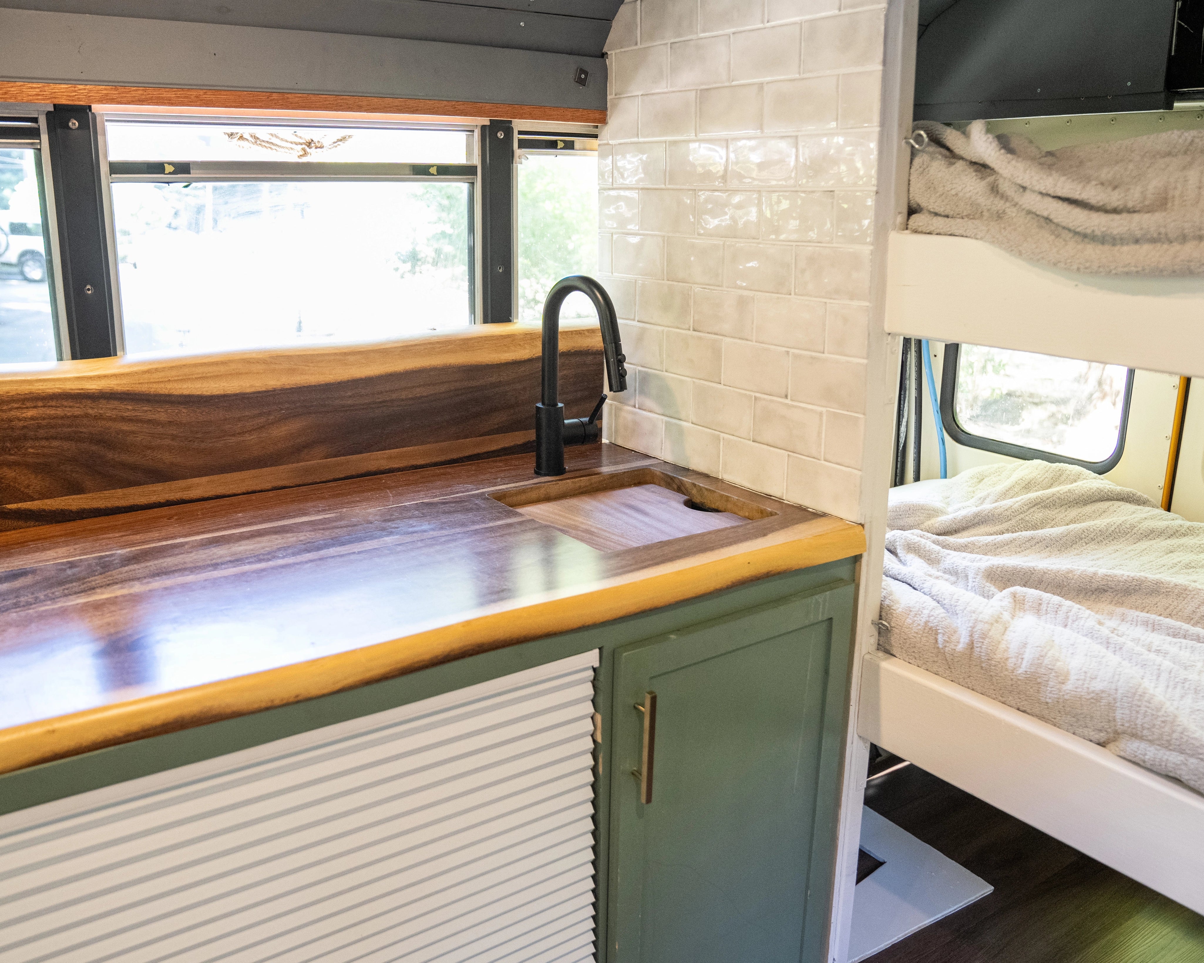 Where Do Vanlifers Shower, Eat, and Sleep
